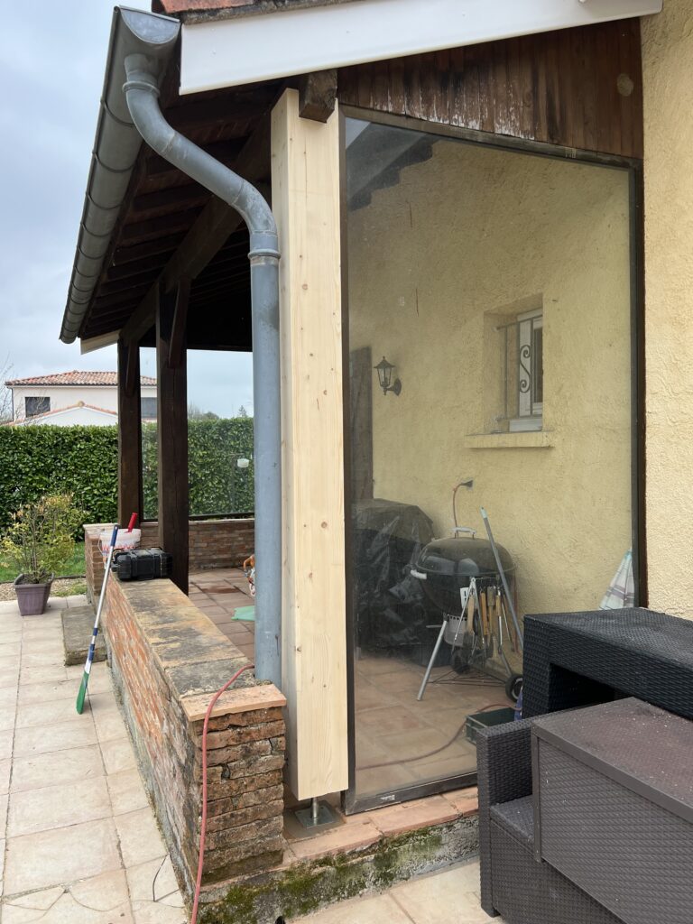 poteaux en bois après rénovation