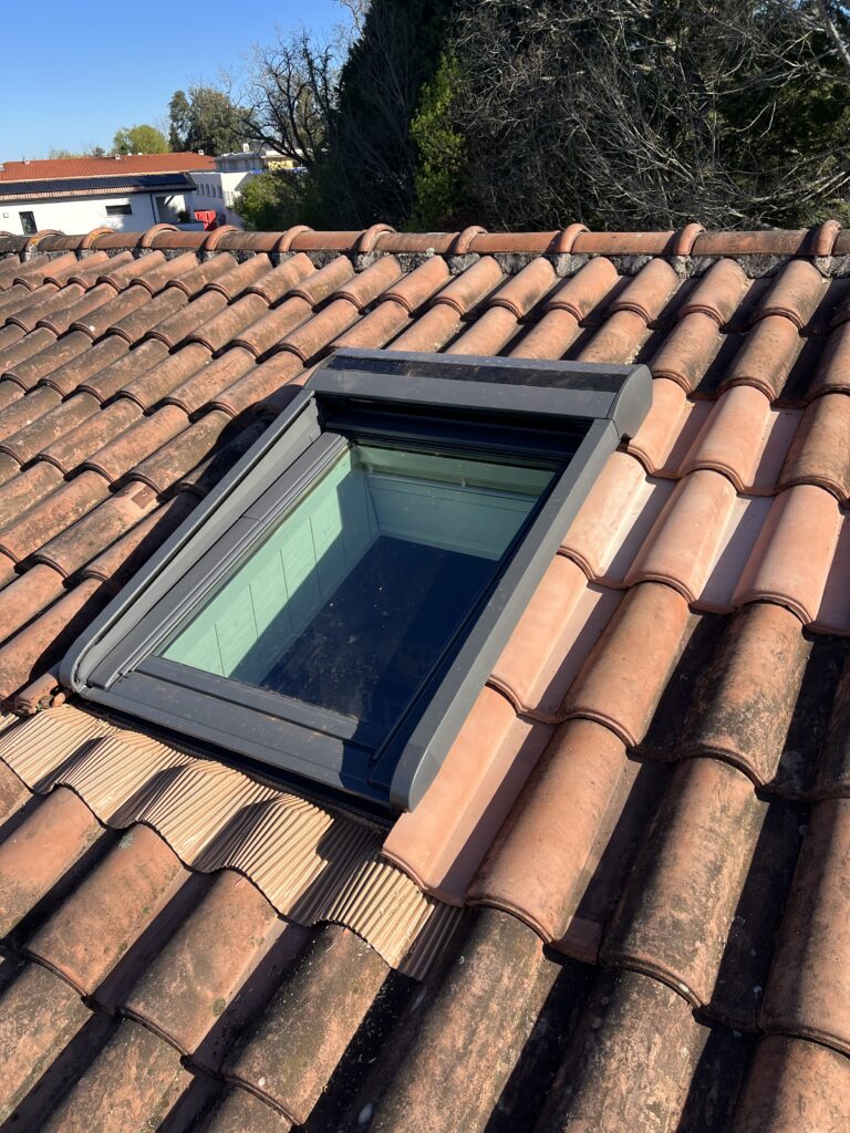 Remplacement de tuiles sur une toiture traditionnelle