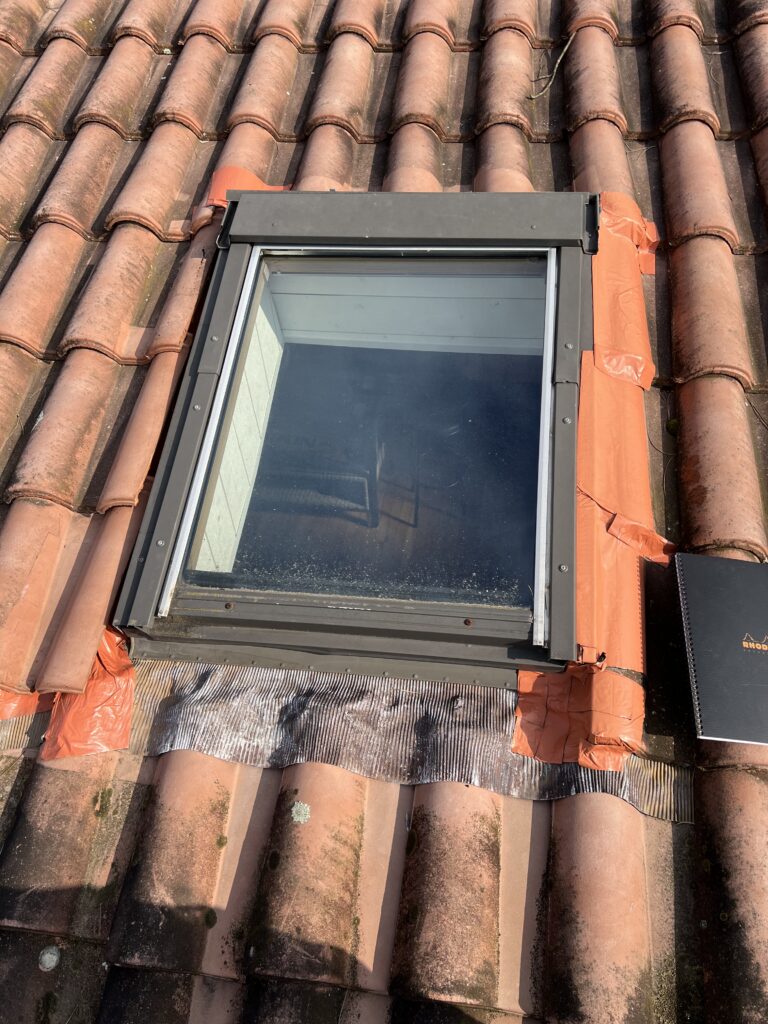 Velux avant remplacement des tuiles autour